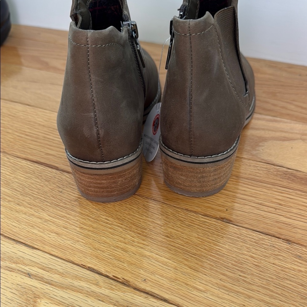 NWT Blondo Brown Chelsea Boots Ankle Height Suede - Picture 5 of 9